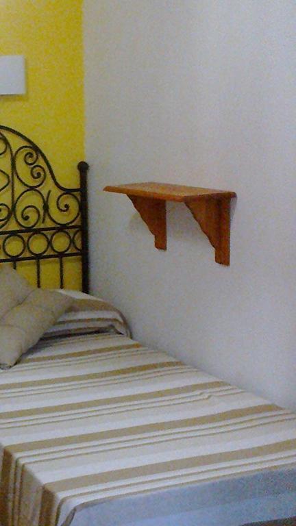 Hostal La Casa de los Aromas Villena Habitación foto